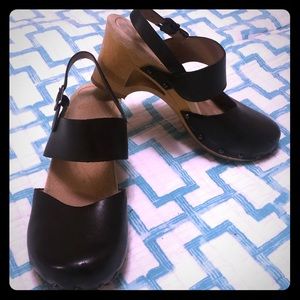 Dansko Black Thea Ankle Strap Clog Sandal Sz 7